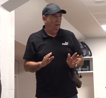 WinamaxSport's tweet photo. 🗣️ Le discours poignant de Jean-Louis Gasset avant Clermont - OM :

"Allez les poulets heing." https://t.co/UgzWxVTMfB