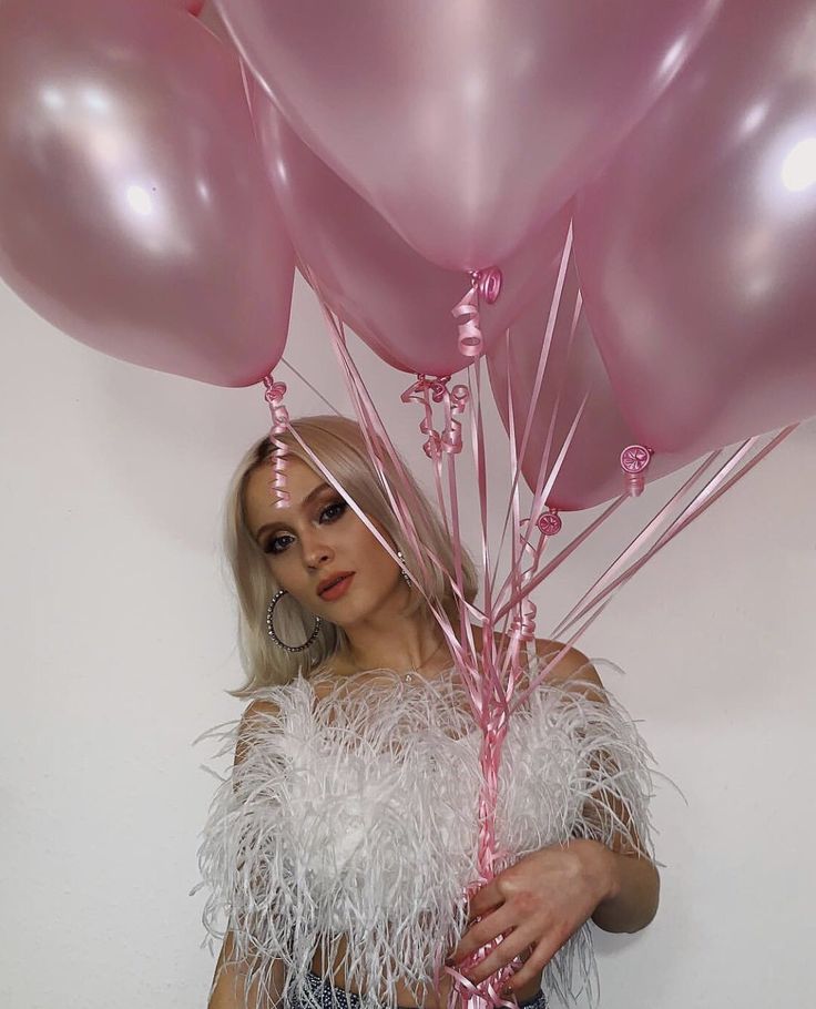 The Swedish singer Zara Larsson🇸🇪🎈#zaralarsson #swedishgirl #blondegirl #whiteoutfit #fashiondress #pinkandwhite #balloons