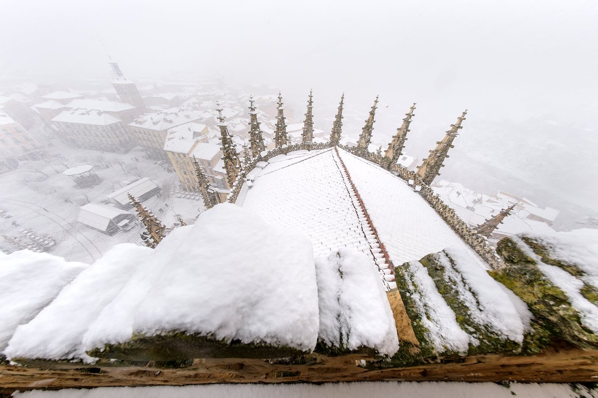 catedralsegovia's tweet photo. ¡Ha nevado en Segovia! ❄️ https://t.co/8XFzdgSYQR