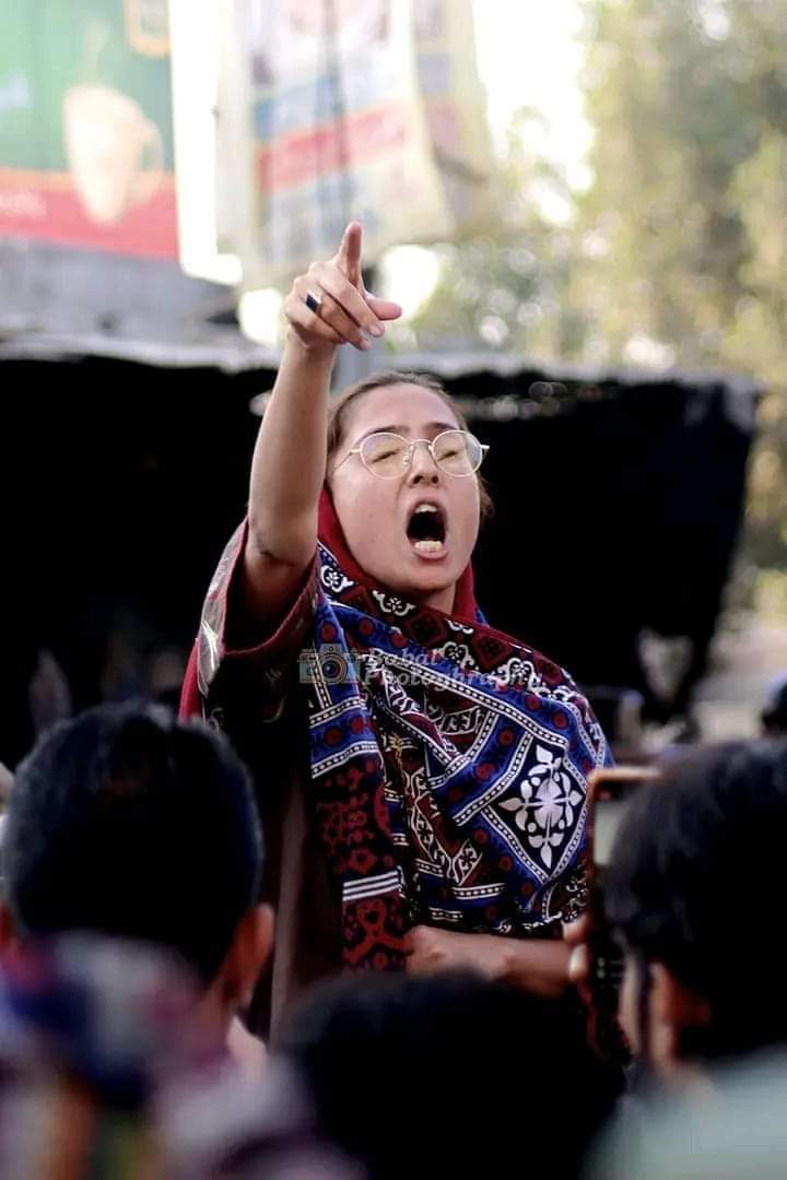 MaryamGadahi's tweet photo. عدالتي حڪم تي عمل ٿي ويو 

ايس ايڇ او نصيرآباد شهيد هدايت لوهار جي ايف آء آر سندس وارثن جي مرضي موجب داخل ڪري ڇڏي 

هي فتح نياڻين جي همت  سنڌ جي شعور ۽ خاص طور تي چيف جسٽس سنڌ جي حڪم تي ٿي آهي https://t.co/rGwPeIWsLO