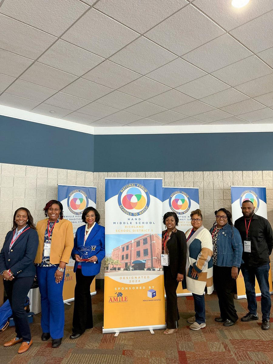 #SCAMLE 2024, so proud to work in a supportive district with an awesome ED and colleagues. This Schools to Watch designation is ours together!!!
#PartyintheMiddle #Team1OneTeam <a href="/RichlandOne/">Richland One Schools</a>