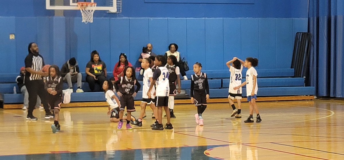 HelpKCKids's tweet photo. #MarchMadness at the Club!🏀 End of season bb tourney all weekend. New division Champs will be crowned.🏆#helpkckids #greatfutures https://t.co/Y8YXvzTIBB