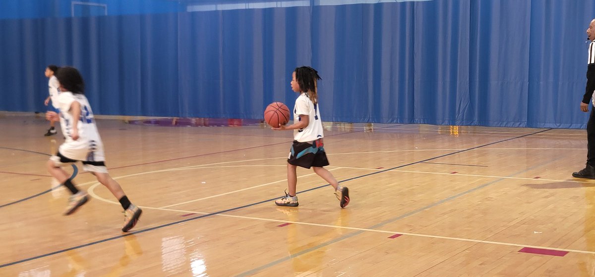 HelpKCKids's tweet photo. #MarchMadness at the Club!🏀 End of season bb tourney all weekend. New division Champs will be crowned.🏆#helpkckids #greatfutures https://t.co/Y8YXvzTIBB
