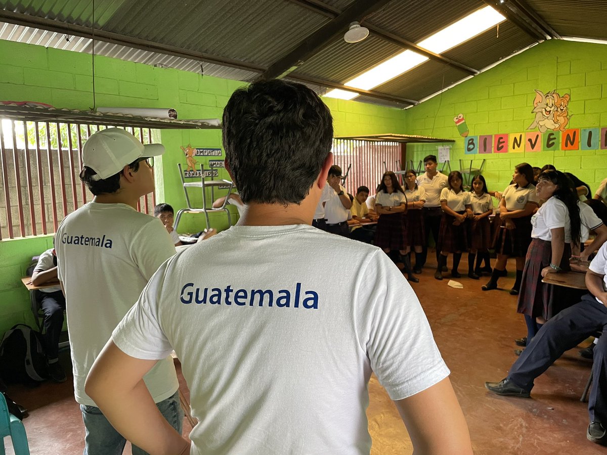 jovenesxaguagt's tweet image. Estuvimos en la aldea El Rodeo, Escuintla junto a @SERESProject y brindamos un taller a estudiantes sobre el cuidado del agua🧩.

Los chicos y las chicas aprendieron sobre cuencas, medidas para prevenir la contaminación del agua, cuidados de los ecofiltros y más💧.