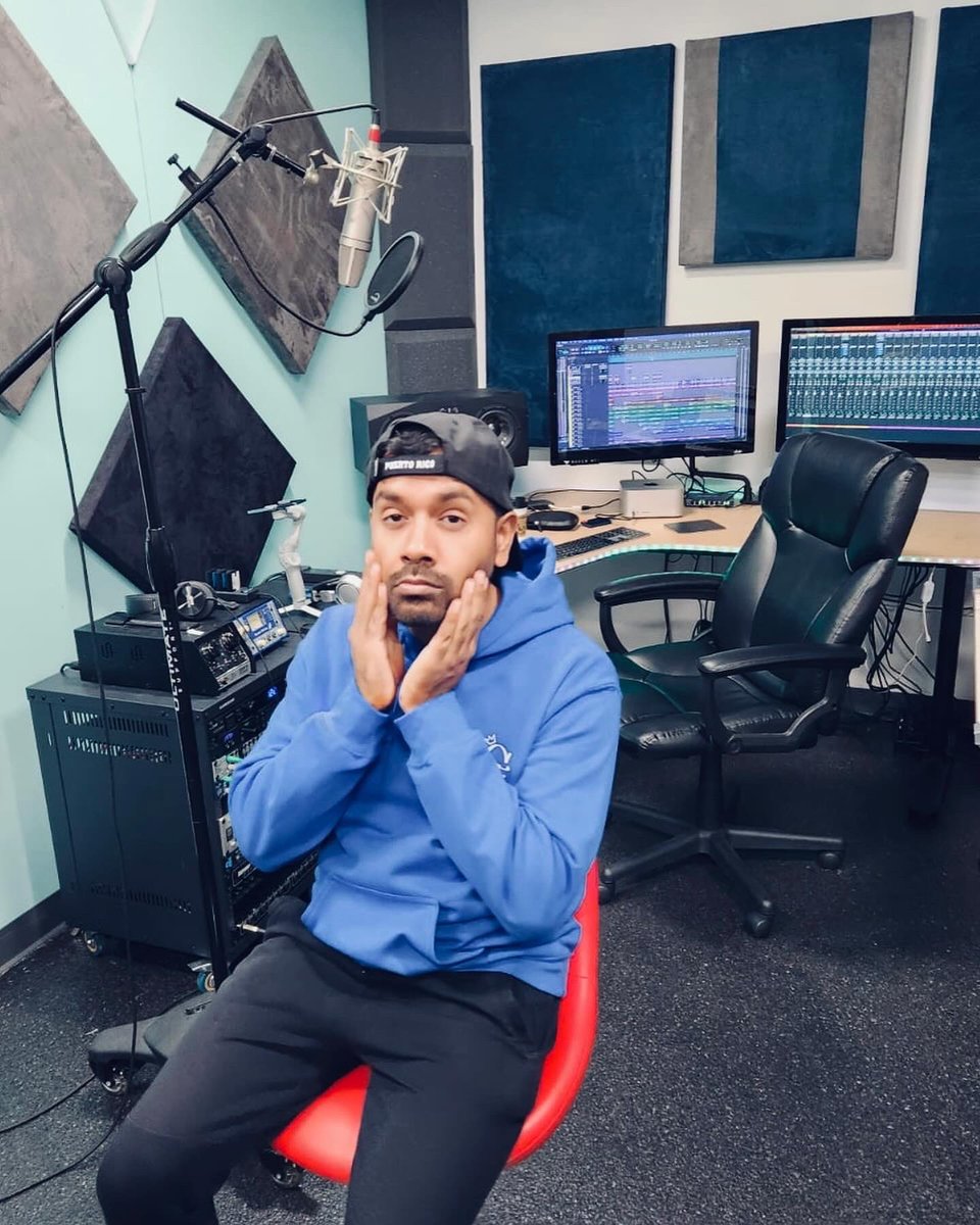 itsjahral's tweet photo. Late session with @MrAlexanderStar trying to stay awake after working long hours on my site this week with new merch and Brightline for sale. I have 40 plus songs out on all streaming platforms for yall to listen to and if yall like it check my site out and support by buying the art directly from the artist. 😎🏷️🏷️

Website: https://t.co/Qhoo3GNve1