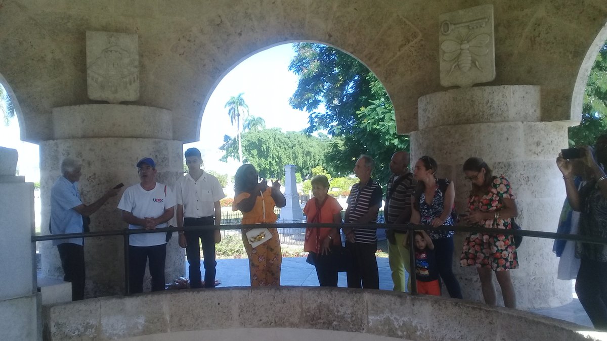 Periodistas de #SantiagoDeCuba ratificamos el compromiso con Martí y los próceres de la patria en el inicio de la Jornada por el Día de la Prensa Cubana. #GenteQueSuma <a href="/mambisa25/">Elena Labrada Gelis</a> <a href="/BeatrizJUrrutia/">Beatriz Johnson Urrutia</a> <a href="/EliecerLoraMar5/">Eliecer Lora Martínez</a> <a href="/JuventudRebelde/">JuventudRebelde</a>