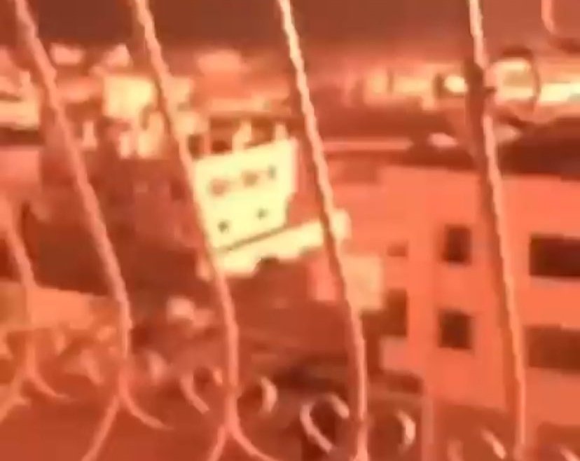 Abu_Salah9's tweet image. 60 غارة خلال 15 دقيقة فـقط !!

تعريف الجنون والإىـادة والمحرقة، 

غزة تحـترق والتغـطية معدومة ..