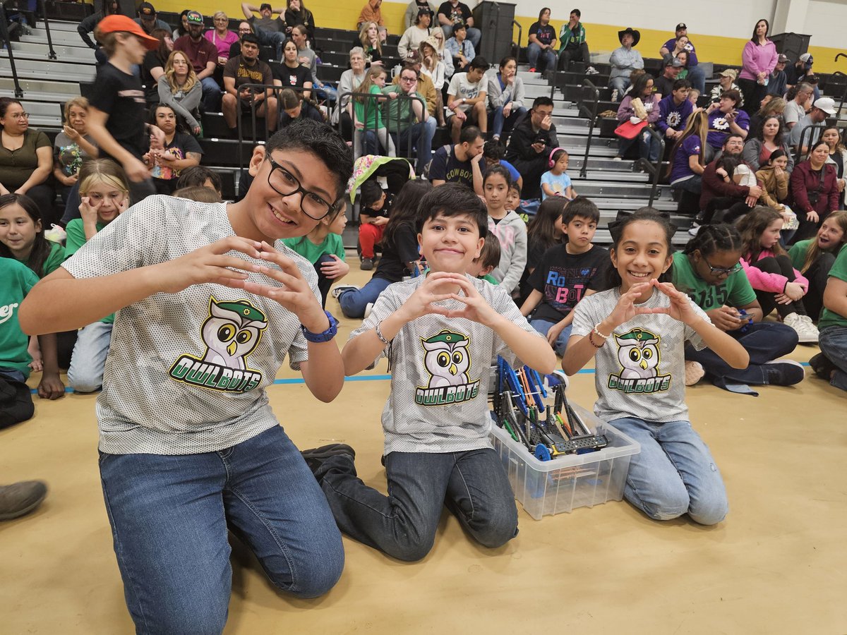 Today was an amazing day for our little OwlBots. The day started off a little rough but they didn't let that stop them! They went from 38th place to 8th place! They also are taking home the Amaze Award! Wings Wide! 🦉💚💛