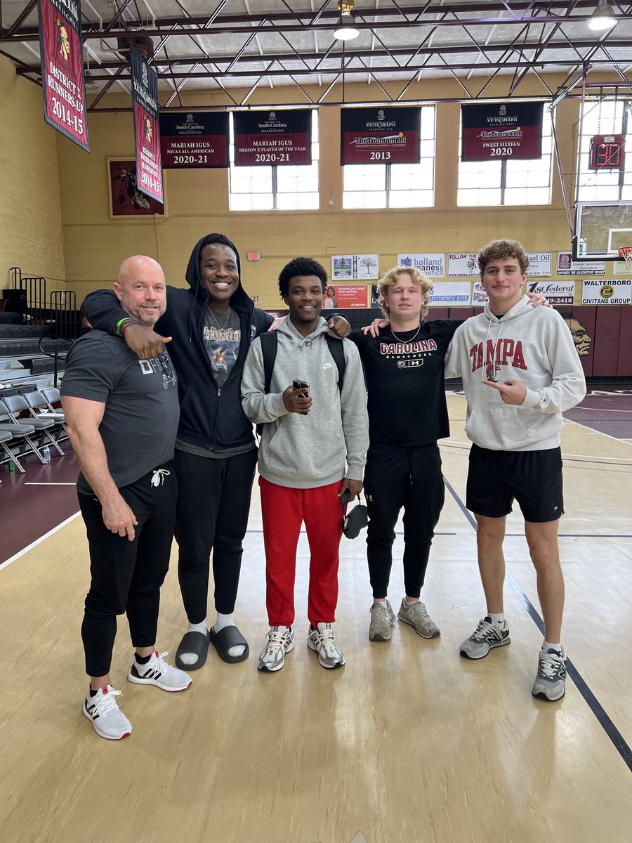 USC Salk with a good win today. <a href="/MakhiRivers/">Makhi</a> can and will help out a 4 year university. Coaches give this guy a look. High IQ and motor. Student of the game and works both ends of the court. Great seeing our guy today. <a href="/BigShotsGlobal/">BIG SH🏀TS</a>