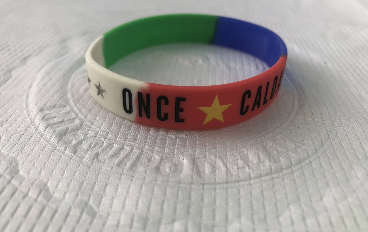 Merchoc_'s tweet photo. 🚨🇮🇹

Oe también llegaron las pulseras en silicona tricolor del Once Caldas, unas bellezas les digo sinceramente pues.

$15.000 pesos 

Son talla unica, le quedan a casi todo tipo de mano, info y pedidos al Dayro Moreno (DM) https://t.co/2xoyU89vRM
