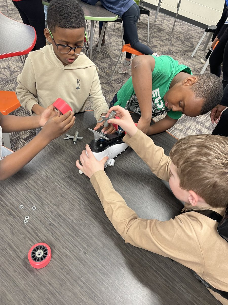 GettingSTEMDunn's tweet image. GA STEM Day @ McGarity: The Science of Toys!