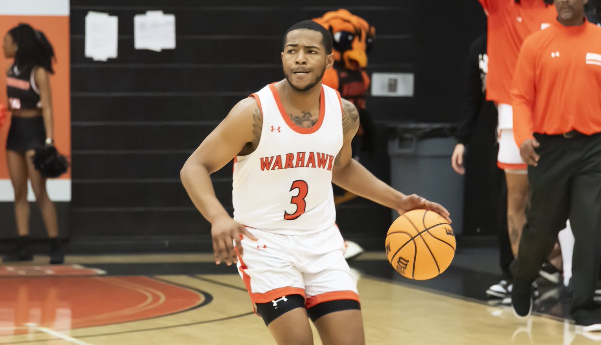 HALFTIME AUM 42, UM 42 J. Lanzi - 13p/2r/1s/1b Anderson - 10p/3r/3a Rhodes - 10p/5r #WeAreAUM