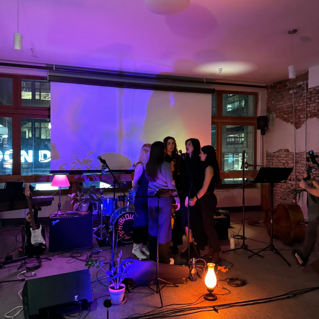 Our multi talented CityShapers in Schools Team Lead, Olivia, put on an incredible concert last week with her band at our favourite coworking spot @HiVEVancouver! 🎶❤️‍🔥🎸🤩