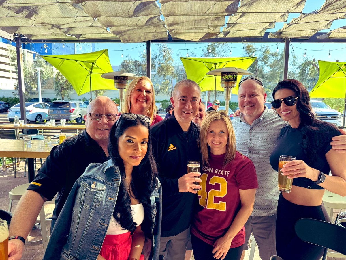 brooke_villone's tweet photo. Hanging with a great group for Pints for Pat ๐ป @DougTammaro @RachaelBacchus_ @baldspartan https://t.co/AAQeZbIvTX