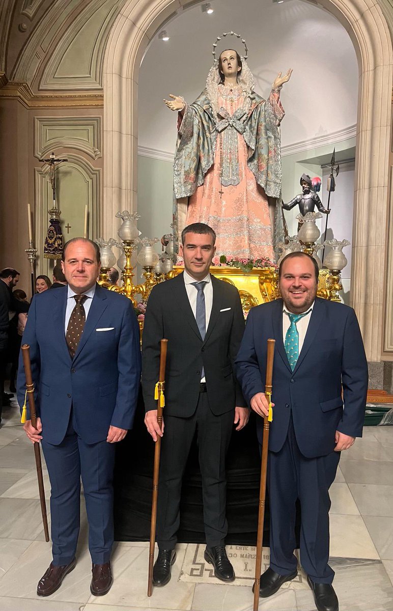 estareaquimismo's tweet image. Traslado de la Virgen de los Dolores @DolorosaMurcia desde la Iglesia de Jesús a San Lorenzo con una parada histórica en la Catedral para celebrar su 260 aniversario #inolvidable con @Jose_Burruezo @davidsng73 @MurciaOeste @juntacentroEste @JuntaNorte