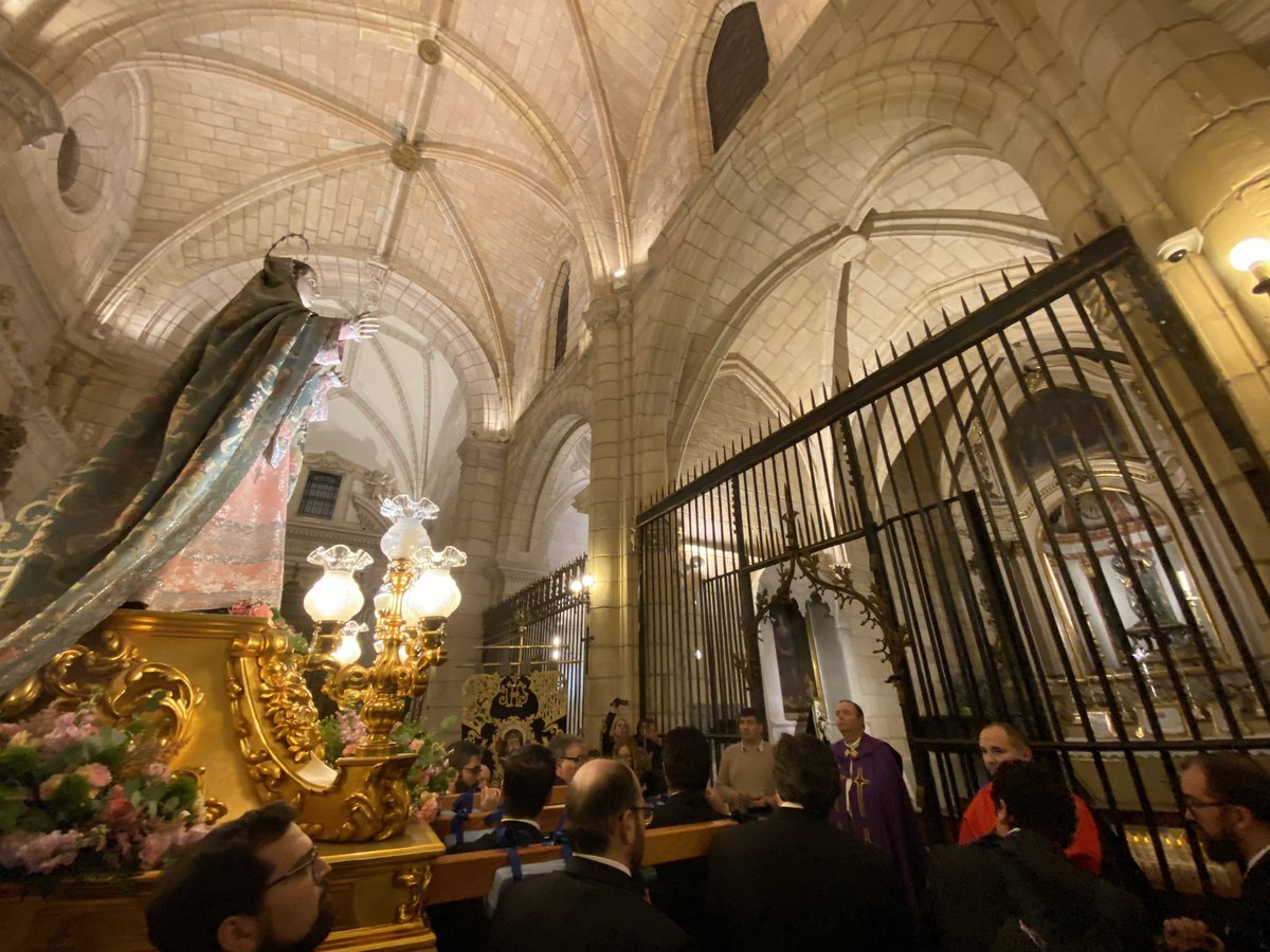 estareaquimismo's tweet image. Traslado de la Virgen de los Dolores @DolorosaMurcia desde la Iglesia de Jesús a San Lorenzo con una parada histórica en la Catedral para celebrar su 260 aniversario #inolvidable con @Jose_Burruezo @davidsng73 @MurciaOeste @juntacentroEste @JuntaNorte