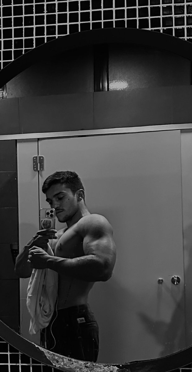 alpha_juce's tweet photo. I’m ready to take everything you have, on your knees and open your wallets pigs 🐷 https://t.co/xSmsqwnts4