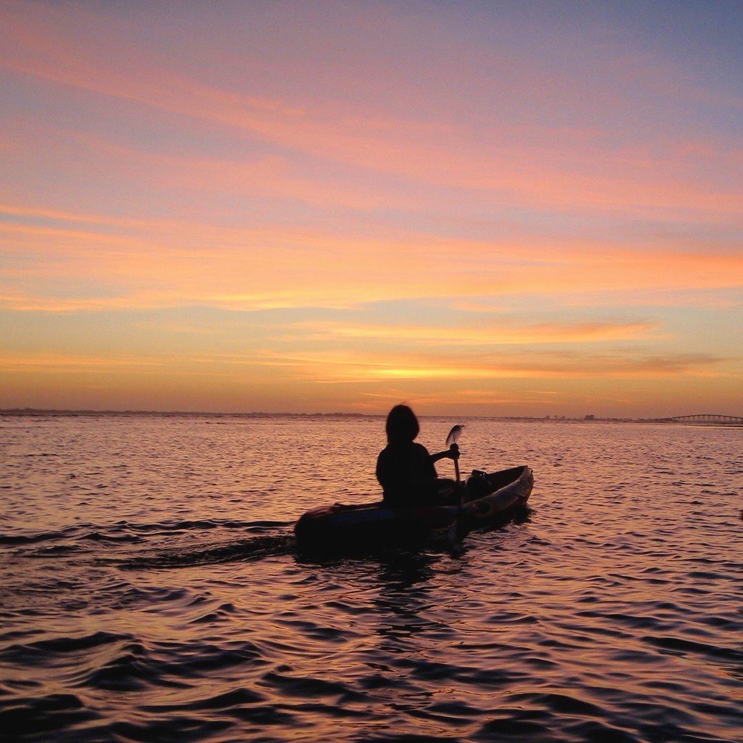 There's something so special about a sunset paddle while on vacation... 🌅 Have you ever experienced the magic of a sunset on the water? ✨ #VISITFLORIDA

📸 IG: kayakexcursions
📍: @VisitFortMyers