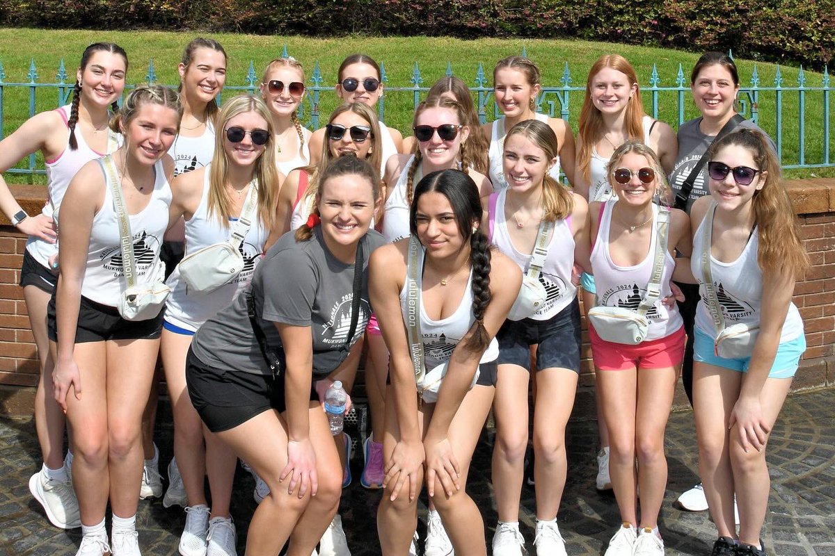 Mukvarsitydance's tweet photo. We are having a magical time 🏰
#mukdance #nationals #disneyworld #magickingdom https://t.co/eAWnFvkzKQ