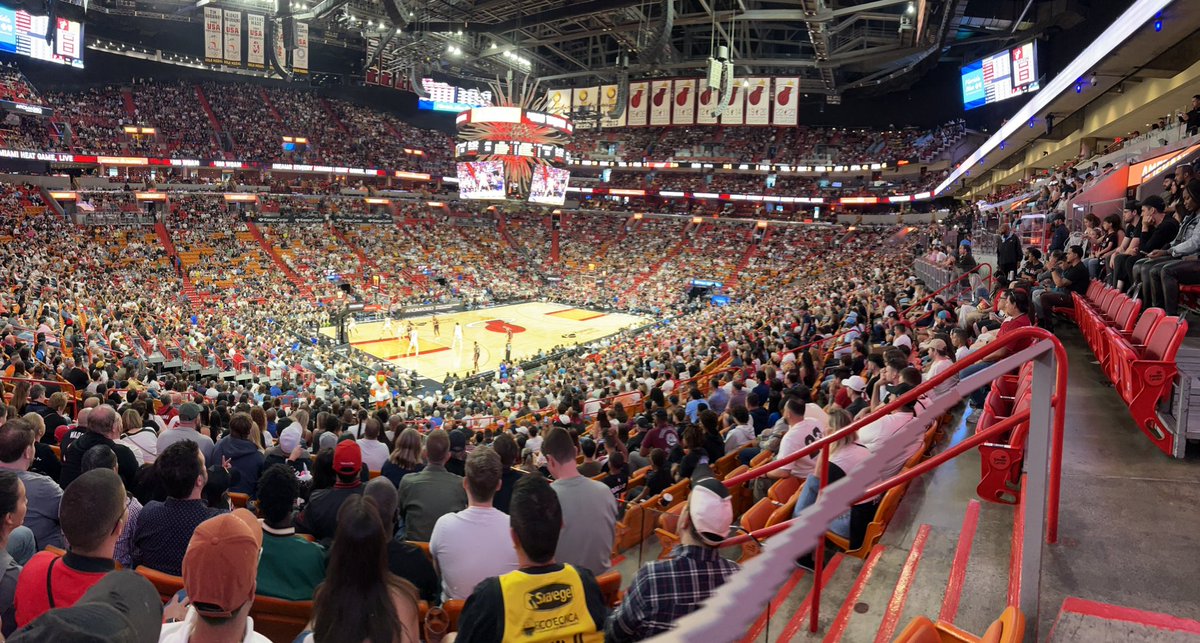 ariodzernbc6's tweet photo. Always great to run into @EReidMiamiHeat at the Heat’s house! #UTAvsMIA https://t.co/mdbZ8I2iXc