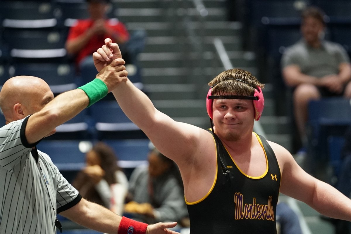 Noah Todd wins 12-3 to advance in the bracket 😤

#TogetherWeRise