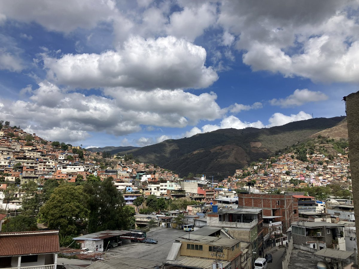 MVelazcoM's tweet photo. Hoy estuvimos acompañando la instalación del Comando #ConVzla en la Parroquia Macarao de Caracas.

Toda la dirigencia, los vecinos y la sociedad civil está dispuesta a seguir organizando sus @ComanditosVzla y fortalecer la red de los #600K.

¡Macarao va hasta el final! https://t.co/W0JdeR5gqy