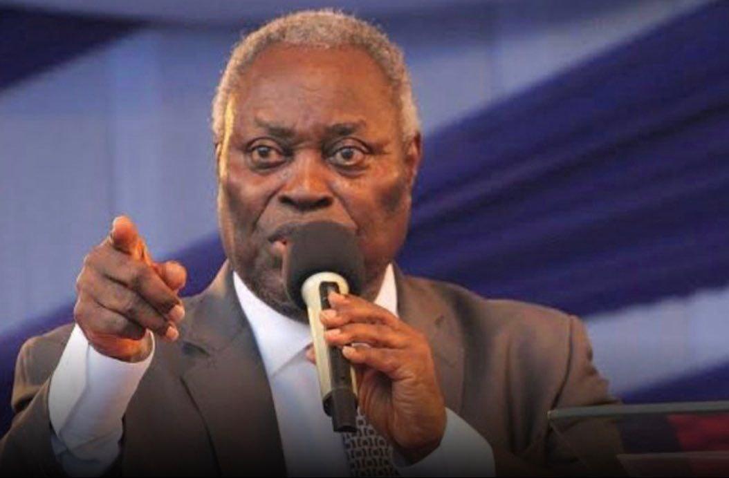 The General Superintendent of the Deeper Life Bible Church, Pastor William Kumuyi has advised Christians against giving their offerings to the Church but rather give it to the p%or and unemployed in their communities.

Kumuyi who made the statement in his message to his church