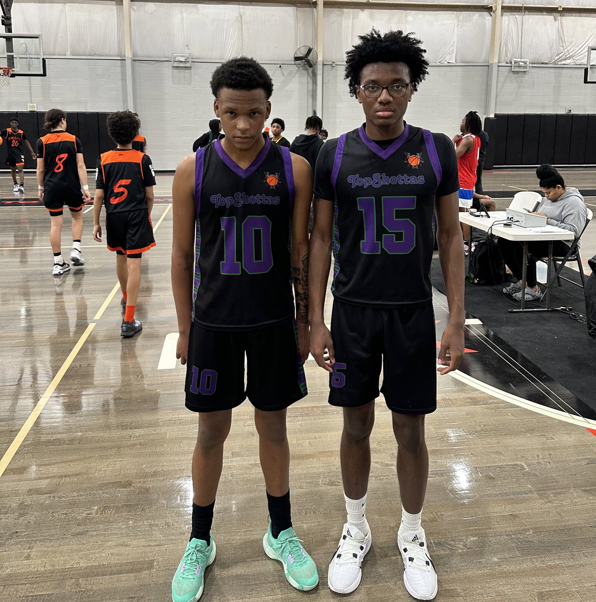 2026 G Brandon Battle and F Cameron Niles emerge as standouts against Team Smash. Battle was impressive with his ability to shoot off the dribble and create space to score around multiple defenders. Battle finished with a game high 32p. Niles dominated the forward position on