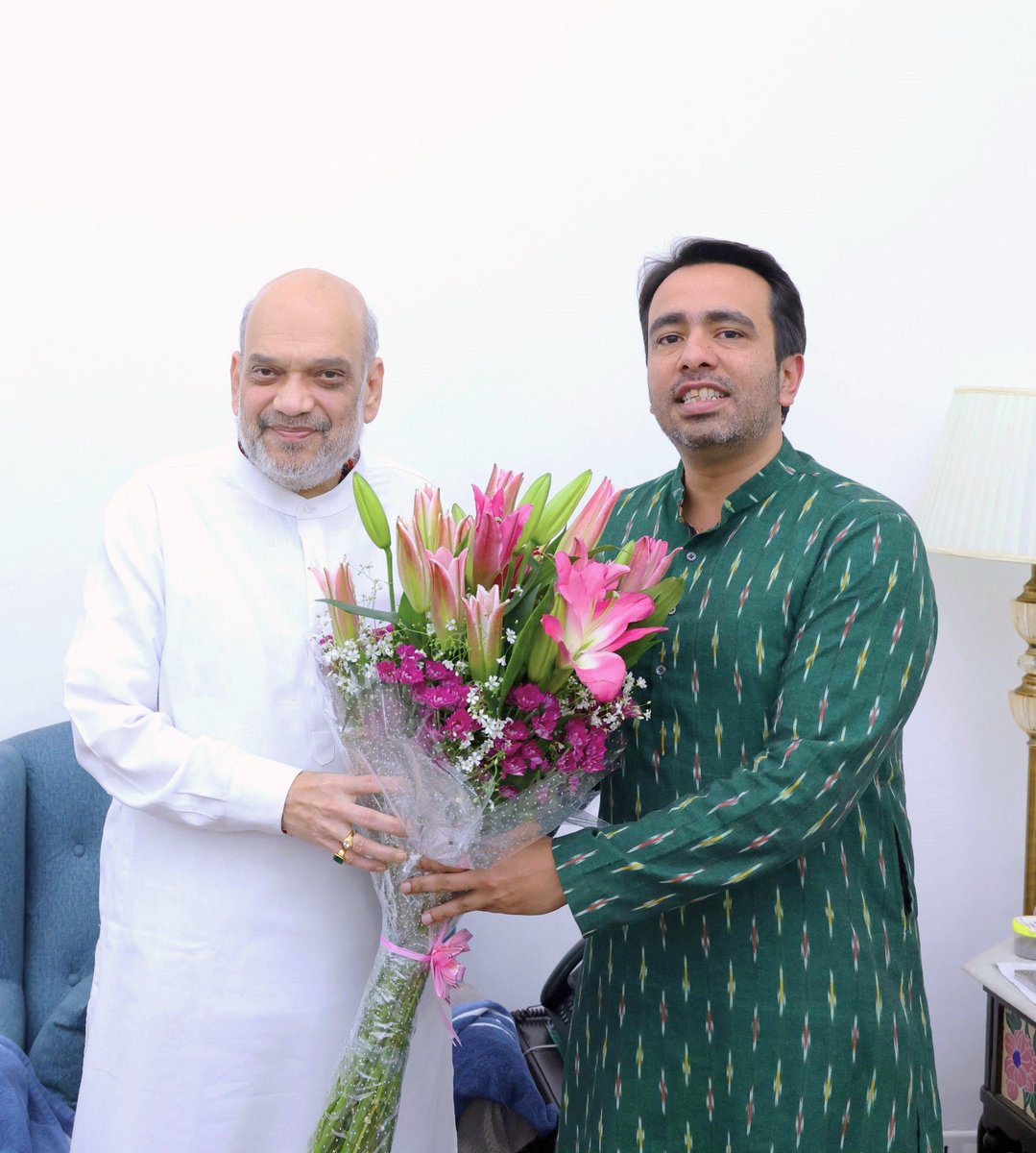 vinaysaxenaj's tweet photo. राष्ट्रीय लोकदल के अध्यक्ष @jayantrld एनडीए में शामिल
#RLD #RldSupporters #AbkiBaar400Paar @RLDparty https://t.co/0b919Kzwoe