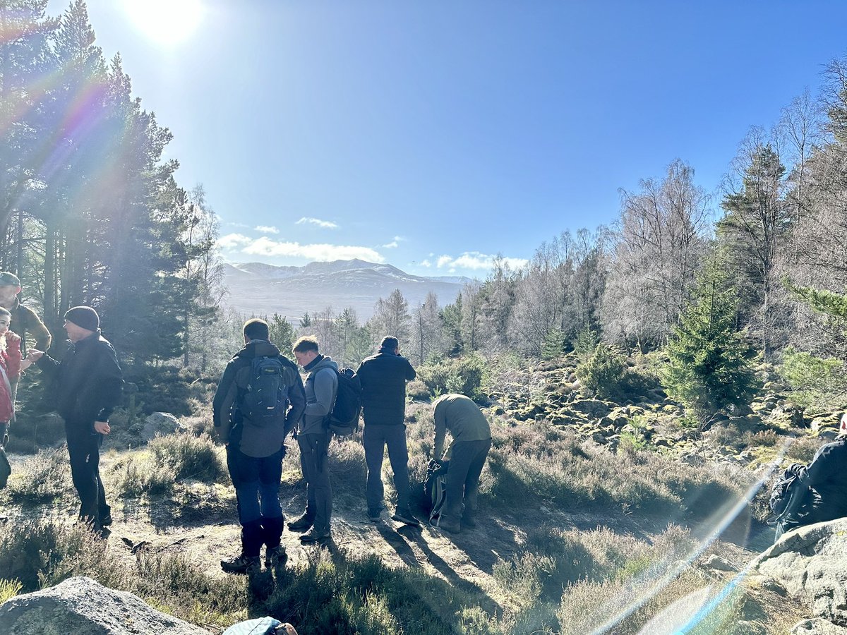 A blue sky day yesterday exploring the Balmoral Cairns and Castle with a lovely group from TotalEnergies ☀️ If you’re looking for an outdoor corporate event with transport and a tasty lunch, drop us an email 📧 #teambuilding