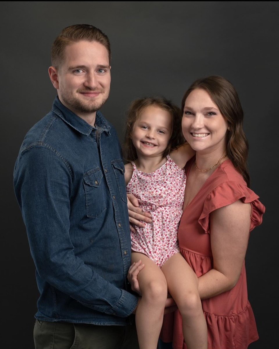 In case you were wondering 🤔 

Hey, I’m Derek.

I am a proud father, husband and entrepreneur. I also love all things business💪

High ticket sales and marketing are my specialty📈

Feel free to follow or shoot a DM to connect! I love helping people how ever I can🙂
