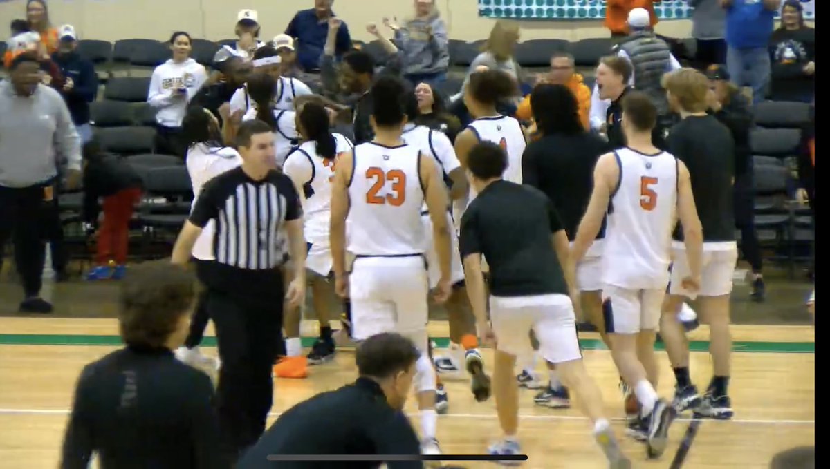 🚨AAC Champions <a href="/UnionBulldogs/">#RepTheU</a> 

Congrats to Union on winning yet another AAC title!! It's been a heck of a year for the Bulldogs between losing their coach a week before the first game and now winning both the Regular Season and Tourney Titles!