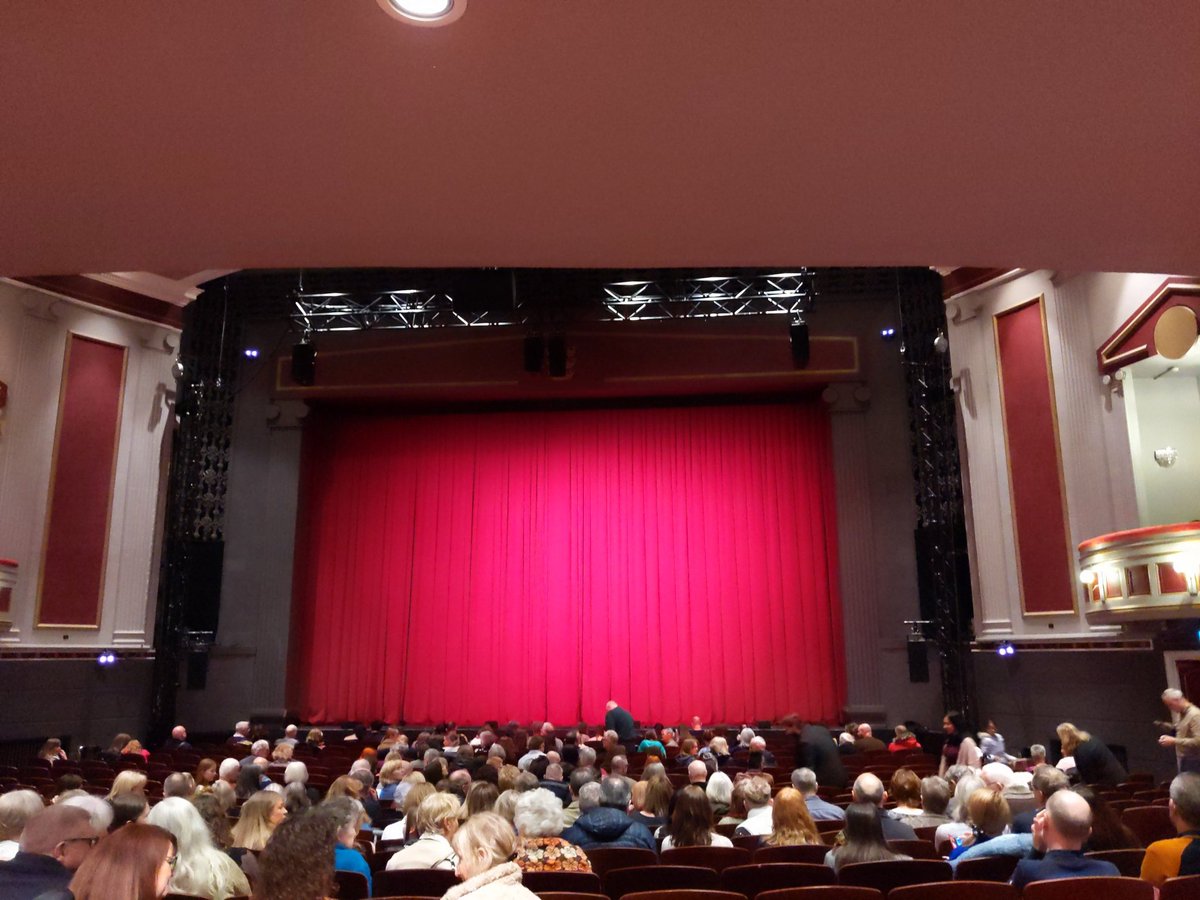 Looking forward to Sao Paulo Dance Company, touring with <a href="/DanceConsortium/">Dance Consortium</a> to <a href="/NewTheatreHull/">Hull New Theatre</a>. I'm here <a href="/JoeBatesHQ/">Joe Bates</a> !