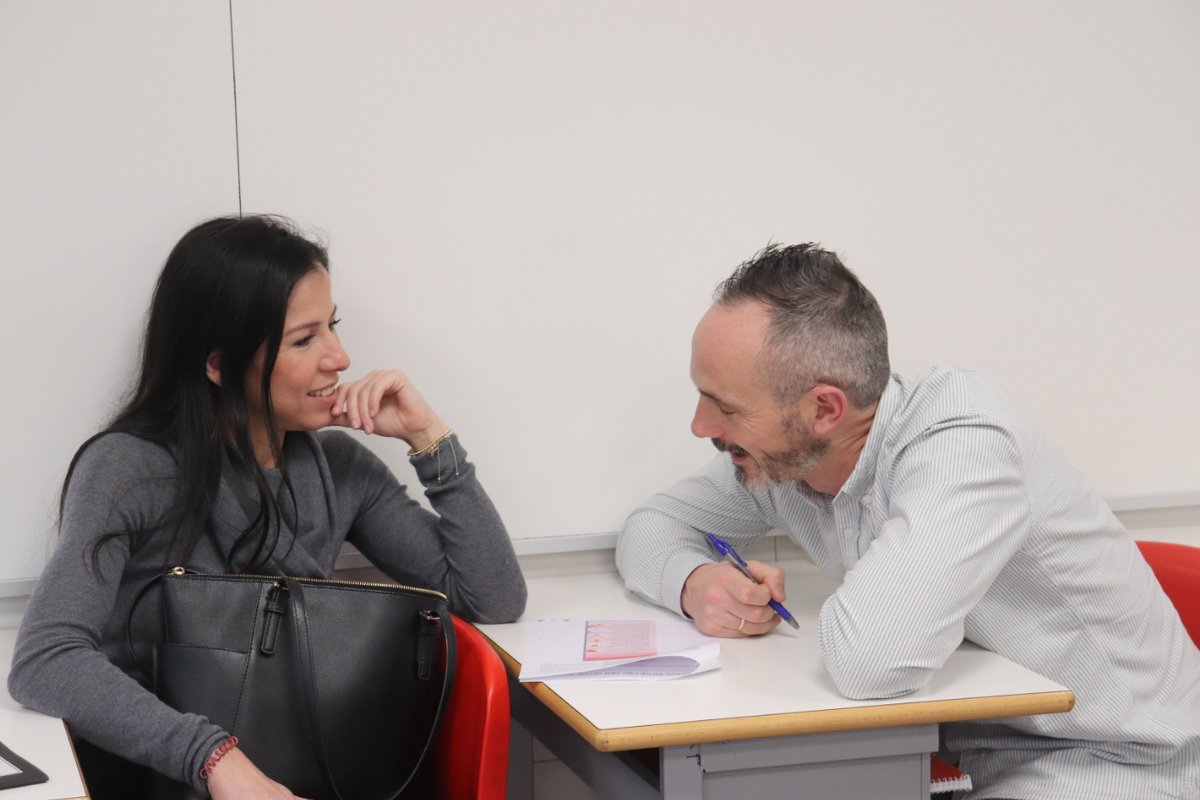 Segunda edición de Love is in the Air en Las Acacias. O lo que es lo mismo: un buen grupo de matrimonios con ganas de aprender a quererse más y mejor, de mejorar su comunicación, su unión... Y para ayudarles en la tarea, dos grandes @papaymas y @pepborrellv