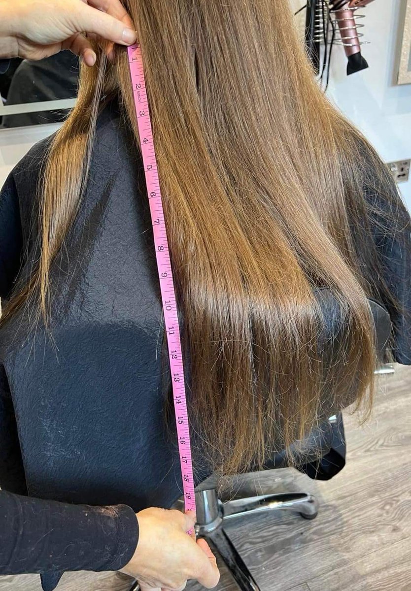 StBrigidsSch's tweet image. Our amazing Kizzie from Year 11 has been growing her hair since lockdown and yesterday had 17 INCHES of hair cut off for the @LPTrustUK - who give hope and hair to young people experiencing hair loss through cancer and other conditions. Amazing Kizzie - we’re so proud of you!