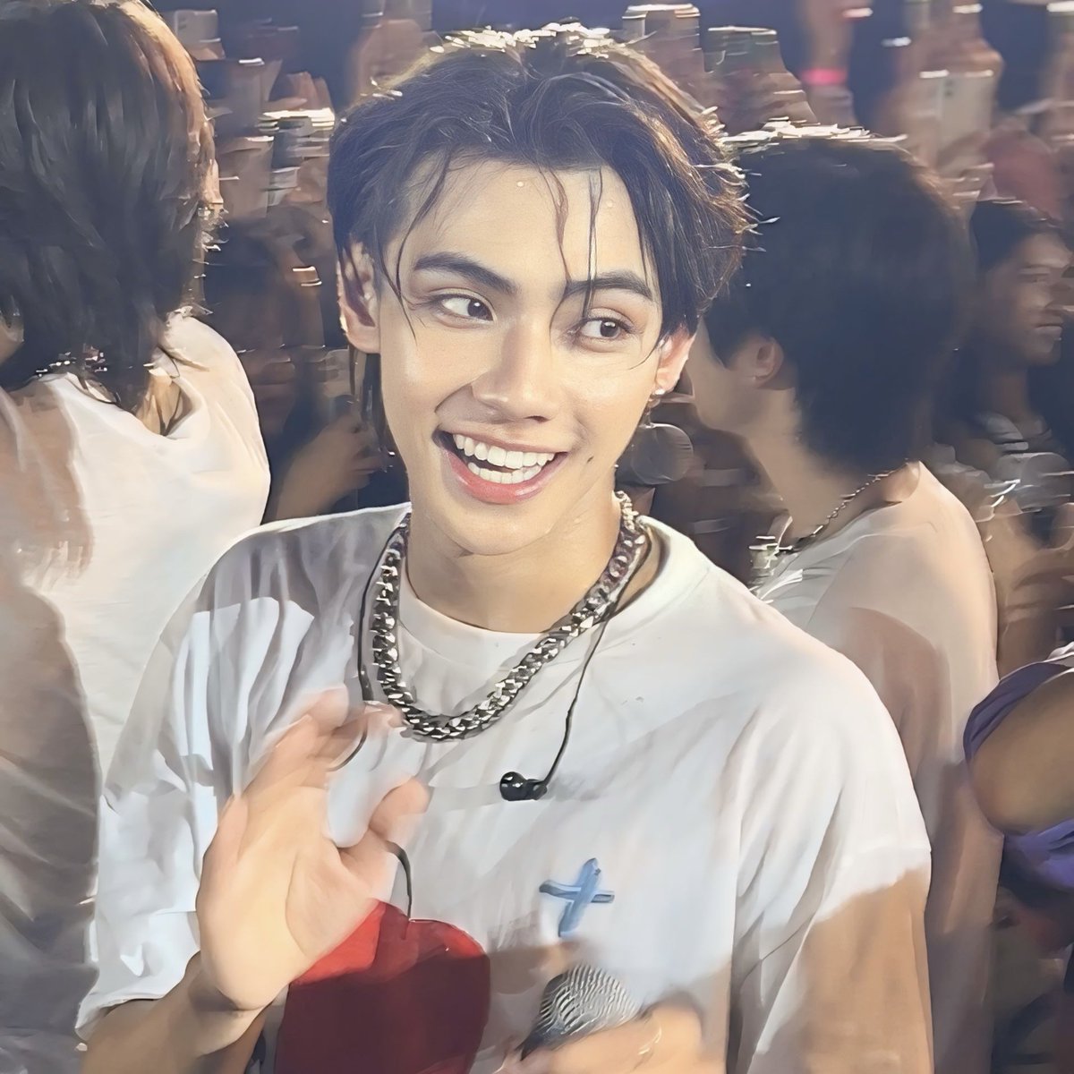 jejibbb's tweet photo. เก็บไว้เป็นที่ระลึก ชาตินี้จะได้ใกล้เท่านี้อีกมั้ยไม่รู้ 🥹🫶🏻 

#FlexFANDAYxBUS #PEEMWASU https://t.co/4Aq21ctDSx