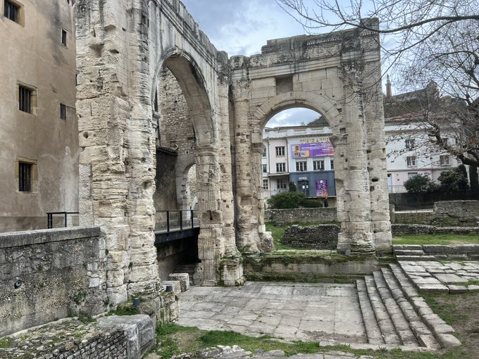 Ancient Roman Theatre, Cybele Garden &amp; the Temple of Augustus and Livia in Vienne, France 🖤 https://t