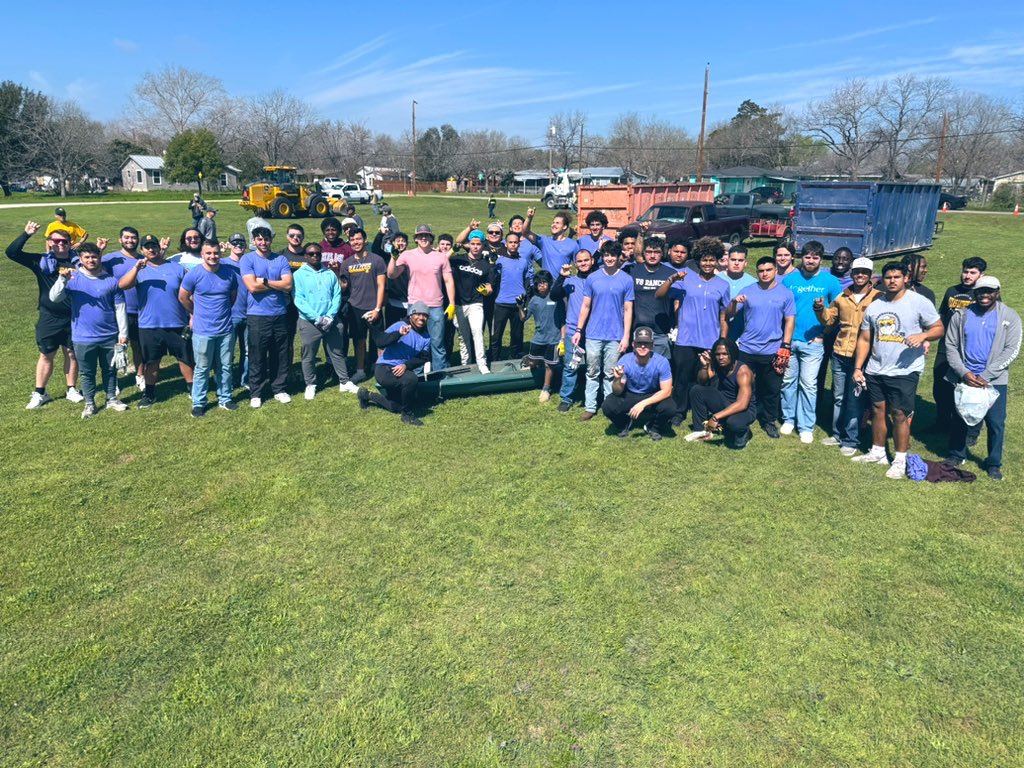 TLU_Football's tweet photo. DAY OF THE DOGS 2024! 

GIVING BACK TO OUR COMMUNITY! 

GO BULLDOGS! 

#TooLiveU | #PupsUp https://t.co/GDIX5EawoJ