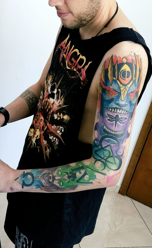 Today we started working at the inner part of my @Coheed arm, and the one chosen to paint my lower half couldn't be other than Vaxis! Soon we will give him colors as soon as the skin heals. Which art will represent the other last half? Stay tuned >j< #CoheedAndCambria #tattoo