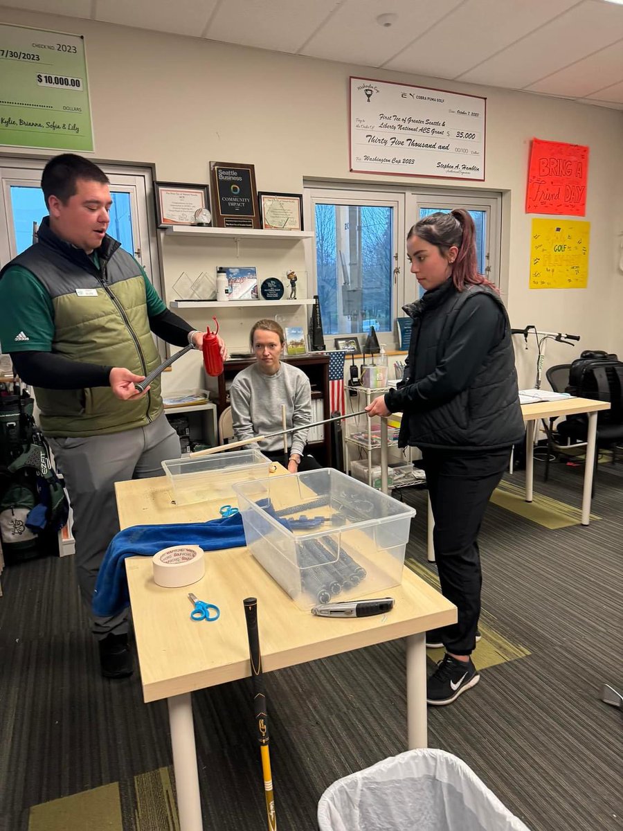 firstteeseattle's tweet photo. What a great day at Jefferson Park with our coaches! We learned the aspects of club fitting &amp;worked together to cut some clubs for youth in the program. 

Interested in getting involved? Visit our volunteer page below!

https://t.co/ul0JrJyHSY

#coaches #clubsforkids #firsttee https://t.co/GRA7GyEVw6