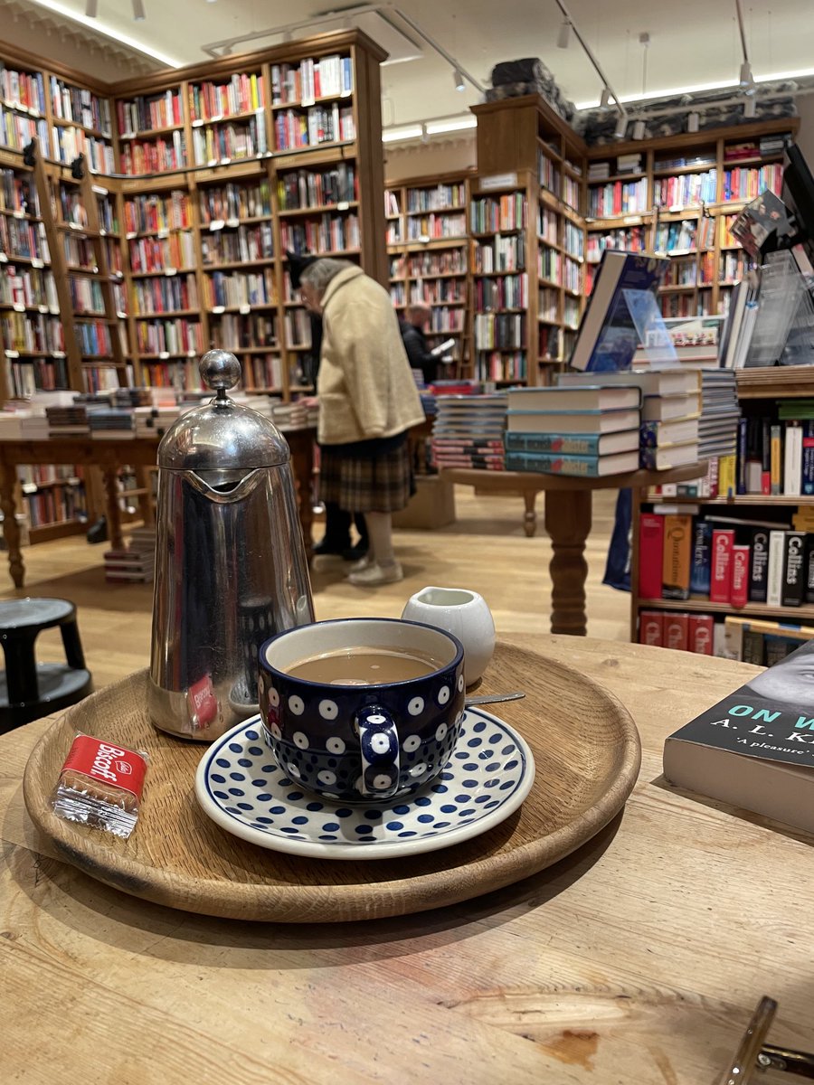 Cold, wet, snowy, but an hour and a hour in my favourite bookshop AND they offered me a coffee. Life doesn’t get better 😇 ⁦⁦@ToppingsBath⁩