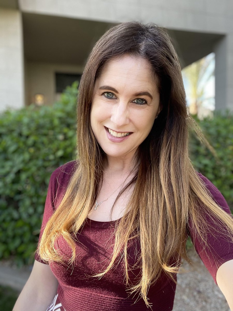 Delighted to welcome new member Dena Roche to the @CircleofWine . Dena is based in Phoenix, Arizona where she runs Vin Roche wine & travel classes. She looks at the world of wine through the lens of travel & was a 2024 Fellow of the Wine Writers’ Symposium.