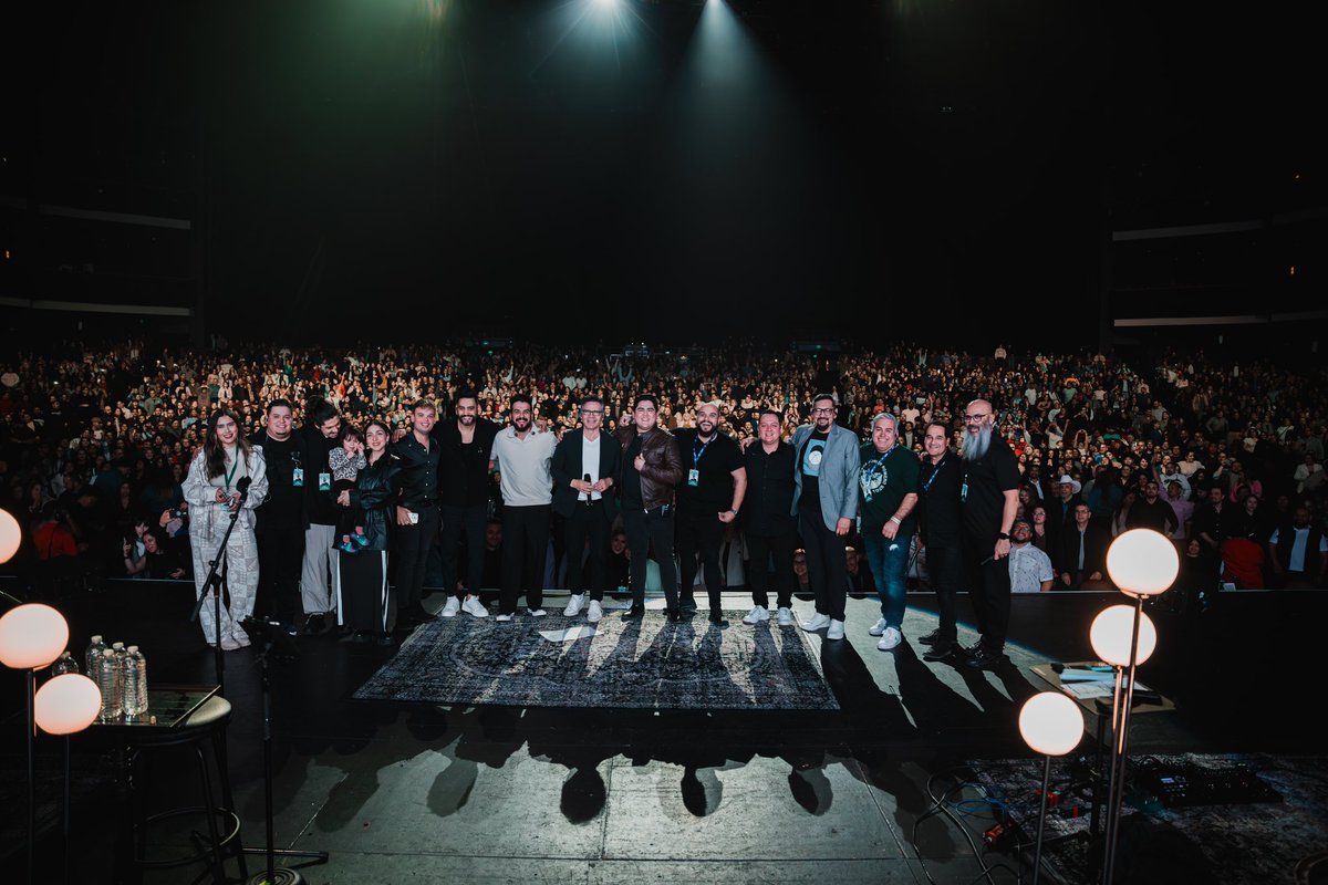 Jesus Adrian Romero (@jaroficial) on Twitter photo 