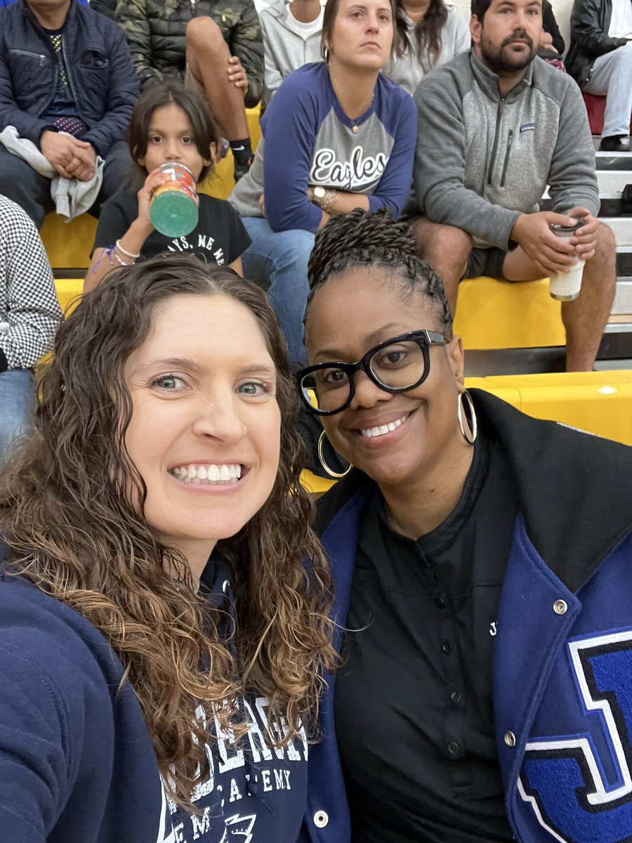 Shout out to <a href="/PrincipalIrving/">Keisha Irving</a> for coming out to support our @LindberghStemLB girls basketball team at the championship game today. #NorthSupportingTheNorth