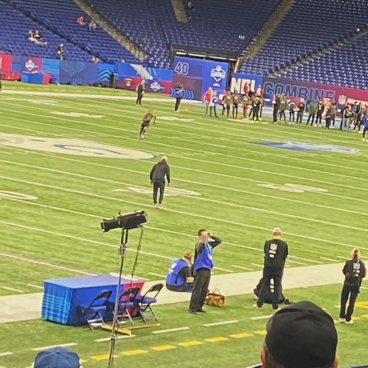 ERICDMARTINEZ's tweet image. #NFL #ScoutingCombine Day 3 QB, WR, &amp;amp; RB. Appreciate #luishernandez holding it down for me #Indianapolis #NFLDraft #40yardDash #BenchPress #VerticalJump #BroadJump #ThreeConeDrill #20YardShuttle #60yardShuttle #CajunAllStarBowl #TheSportingCrashers #Podcast @nfldraft