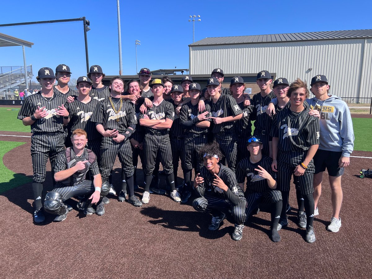 Dylan Holmes and Jordan Myers are today’s dudes! 6 IP with no earned runs for Holmes and Myers with 3 RBIs. Tigers 9, Booker T. 1 in 6 innings.