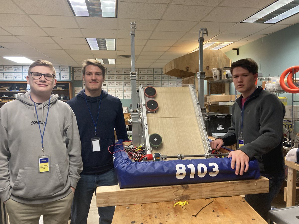 8103En's tweet image. Great help this year guys. Former ENHS graduates helping with the bot! #bighelp