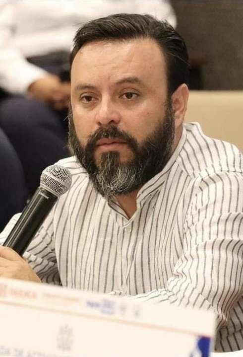 rojasayuzo's tweet image. Pocas veces #Oaxaca ha tenido un Secretario de Gobierno, tan nefasto, cínico y mentiroso.

Dijo que habría helicóptero  para combatir incendios, incluso mandó video a medios de que ya lo estaba preparando la @SEDENAmx , aún sabiendo que por su mala gestión no llegará.

#Quiaviní