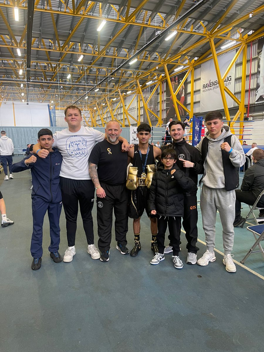 A good win for @SarwarAaron today at the @BoxingScotland Championships. Now 3x Scottish Golden Gloves Champion! Well done Aaron. Team Northwest 🖤💛 @officialQTS @eacSport @EastAyrshire