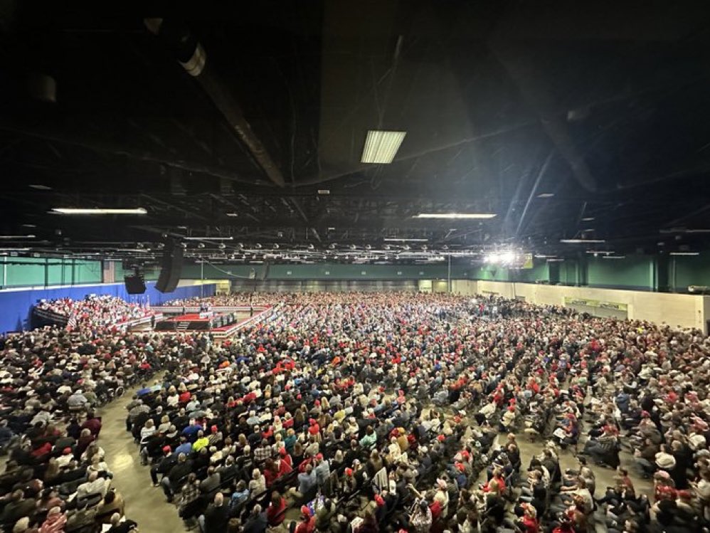 niceblackdude's tweet photo. Trump in North Carolina today. The mainstream media refuses to show the crowd. https://t.co/kIrMhJN6ui